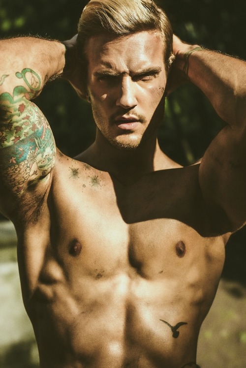 traveladdict227:  Parker Hurley by Casey Vange