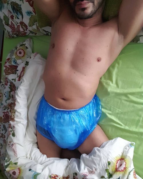 Life in plastics is fantastic #abdl #diaperlover #diapergay #diaperboy #diaperguy #plasticpants #thi