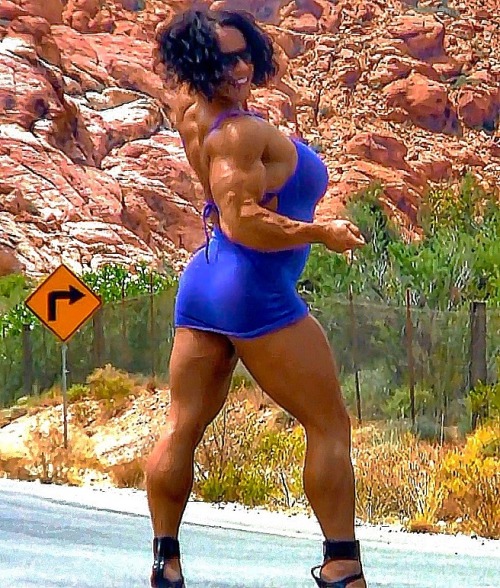 lv4femalemuscle:  I’m not sure I have ever seen a more appropriate sign.