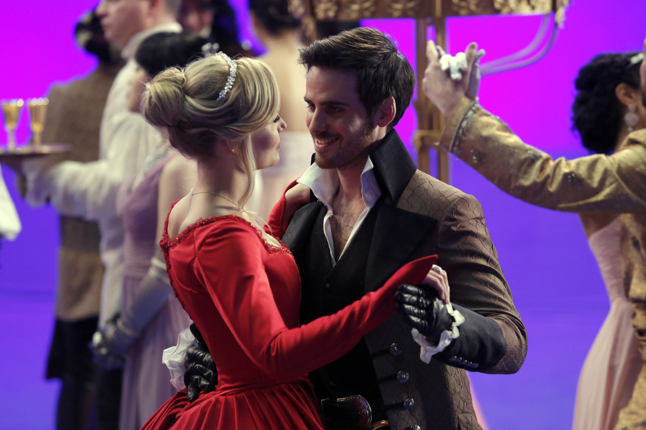 i-love-you-swan:  fyesemmaandhook:  Episode Stills&amp;Behind the Scenes - 3.21