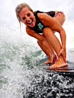 surfing-girls:  Surf GirlSurfing Girls Twitter