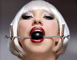 masterpandy:  Interesting design for a ball gag. Can be made tighter depending on the level of punishment. 