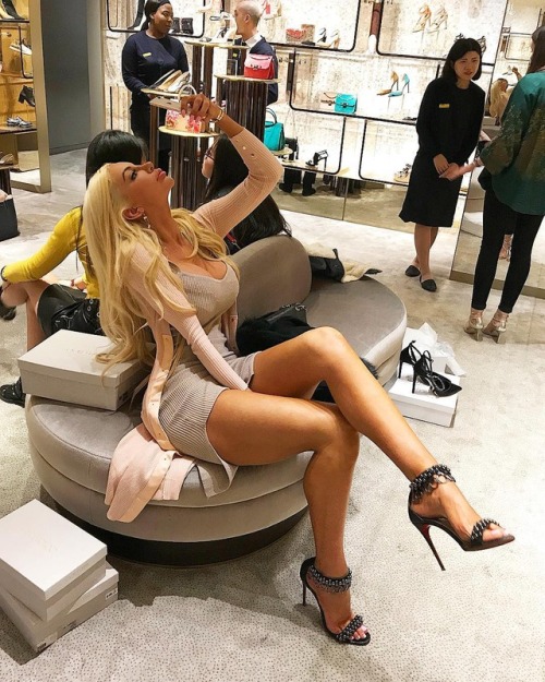 nicolettesheavip:Day shopping Selfridges