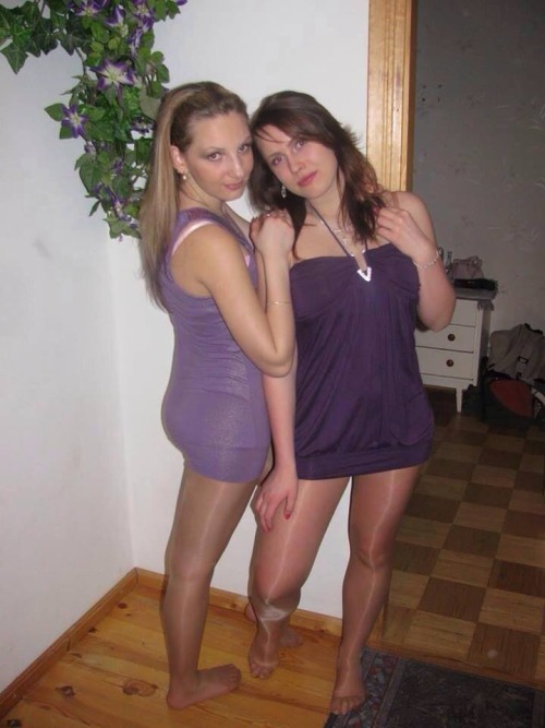 nl-pantyhose:Amateurs in pantyhose