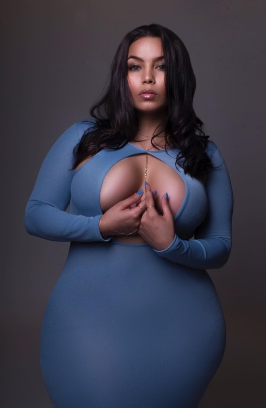 tittychamp:  addicted2curvez:  #lovethemcurvez #damsexy   Lawd have mercy 