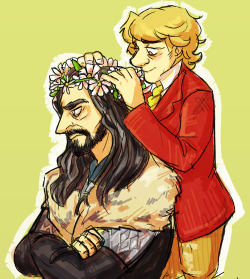 thequeen117:  dziwaczka:  that’s a crown fit for a king, that is(the only crowns you’ll probably ever find in the shire are those cute ones you make out of flowers)((my pen pressure stopped working as soon as i started colouring this eek))  so cute! 