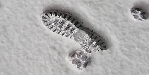 fencehopping:Embroidered snowy steps>