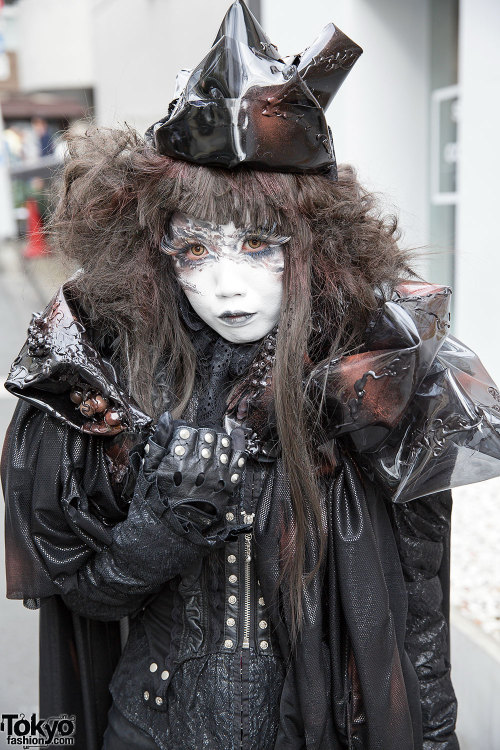 tokyo-fashion:Japanese shironuri artist Minori wearing a dark handmade/remake look inspired by oil o