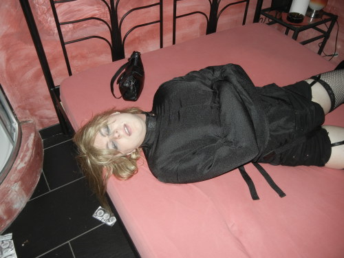 slavegirlsara:  Since I was forced to wear a straightjacket by a guy a few years ago, I really love 