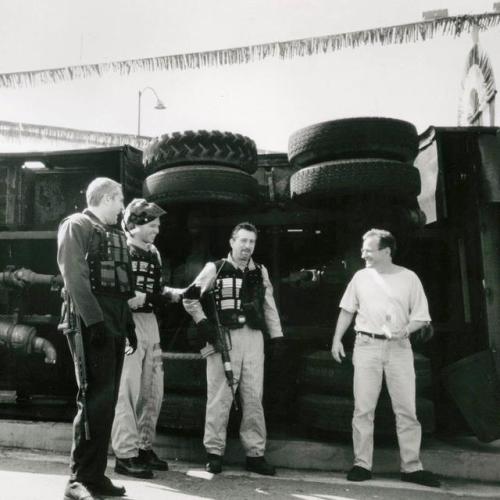  Tom Sizemore, Val Kilmer, Robert De Niro and Michael Mann on the set of Heat.