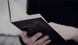 evenslily:He had drawn a Snitch and was now tracing the letters ‘L.E.’.