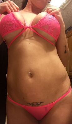 bigbulletwants2seeitall:  Hot🔥pink