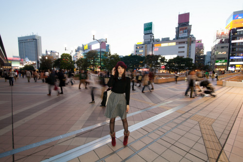 lightmagic: Portrait Photo 2014 - Sendaiモデル みきこさん最後は仙台駅前で。この時間帯は人通りも多く、モデルさんにとっては緊張する場所。そんな中でも堂々とポーズ