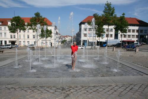 Enjoying the refreshment of this nice fountain on the Markt in Neustrelitz, on this warm summer day!