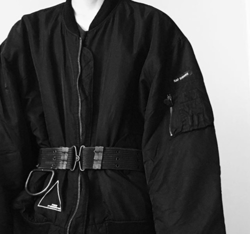 ruffiansimons:  Raf Simons SS00 | https://instagram.com/p/BBXsGv8ALFE/