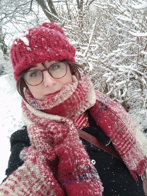 mikamox: It’s been a while since my last selfie post and you must be suffering terrible withdr