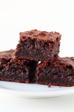 submissivelypleasing:  heygingergirl:  do-not-touch-my-food:  Coconut Oil Brownies  Coconut oil is good for you. Means we should eat these for our health.  I love me some ooey gooey brownies.  I concur
