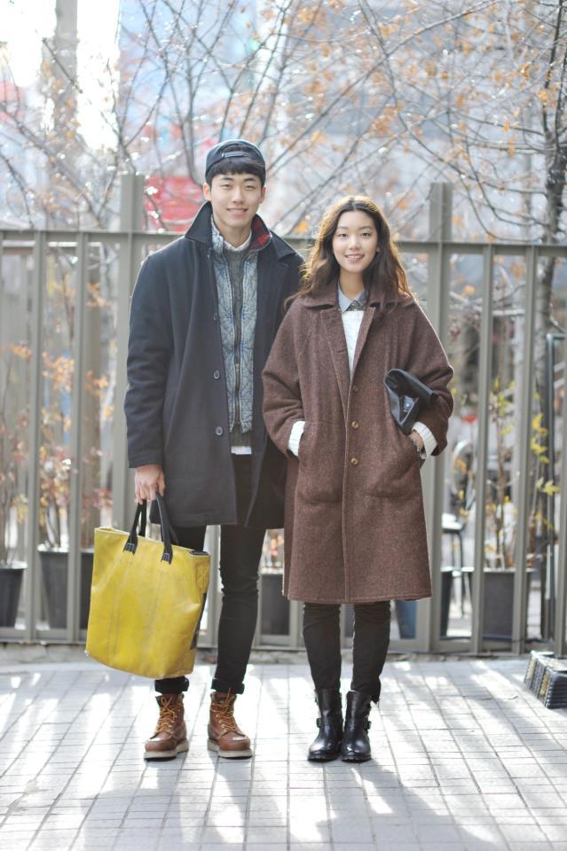 koreanmodel:  Streetstyle: Lee Ui Su and Lee Ho Jeong shot by Choi Seungjum.