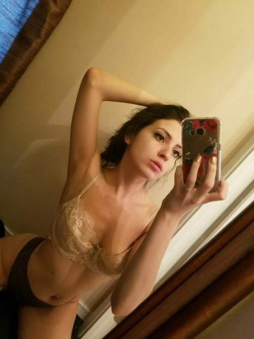 petravacastoned:Feeling absolutely beautiful today. Such a great feeling that I haven’t felt in quit