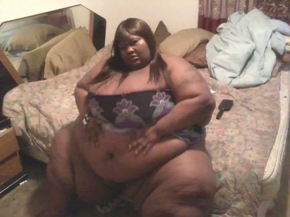 bbwssbbwlover:  Look at her SEXY full figured Body, Every FA’s dream…