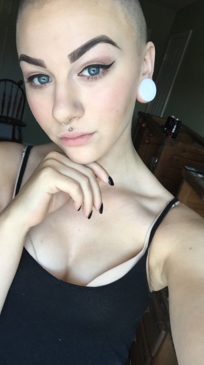 dreamland-dollie: Empowered Shaved head and stretched ears on a beautiful woman. Love it!
