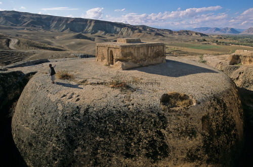 ghasedakk: Takht-i Rustam (Haibak), literal meaning the throne of Rustam, named after Rustam, a king