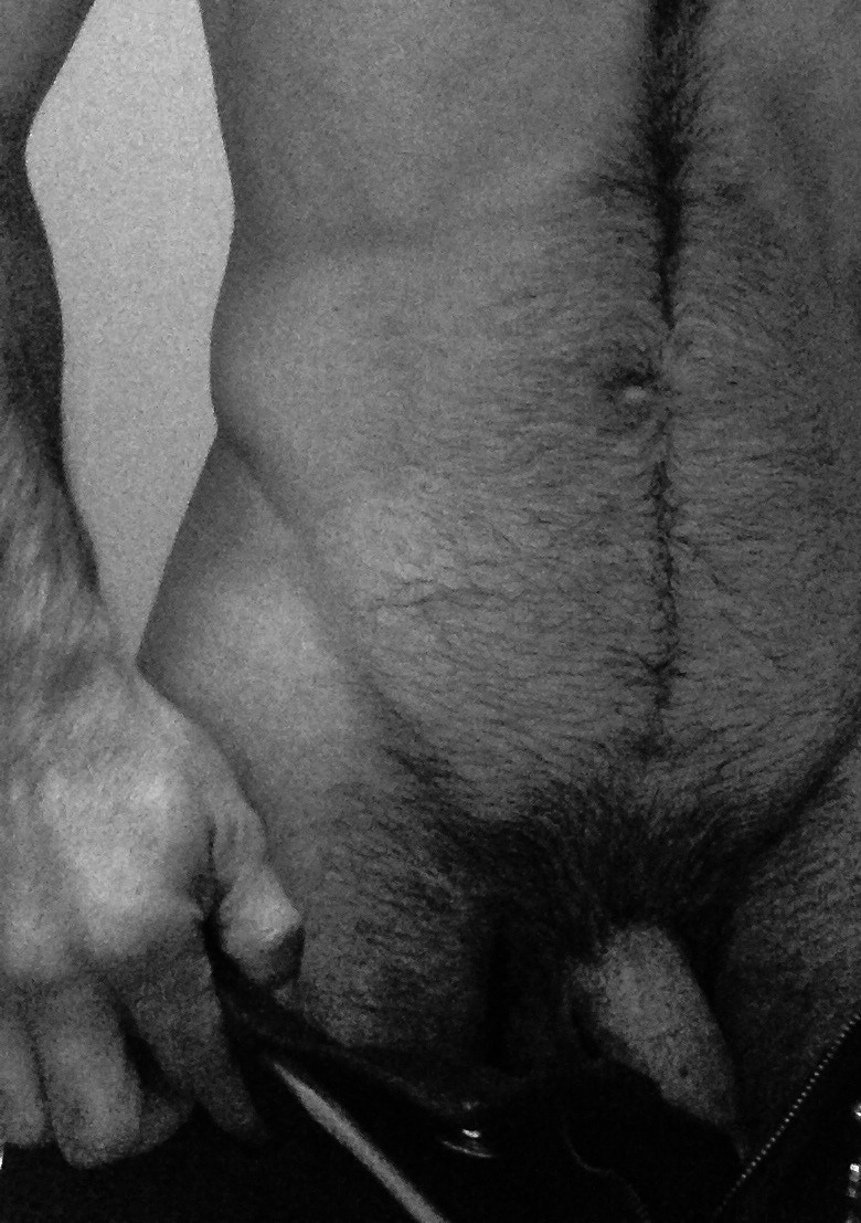 sexy-uredoinitright:  I just want someone to touch me… Happy monochrome Monday…