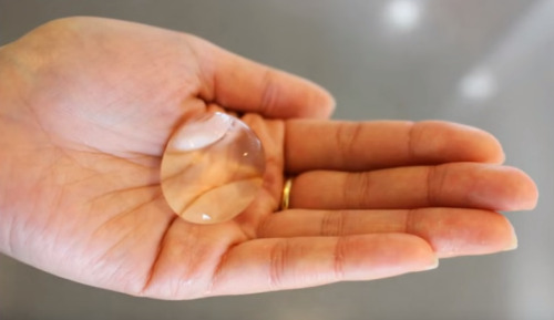 wonderful-disney-recpies:  Bug’s Life - Flik and  Atta Edible Water Droplets “  Do you like Huey Lewis and the News?  ” - Flik WHAT YOU’LL NEED 1 VodkaHOW TO MAKE IT DrinkFollow for  more magical Disney Recipes! 