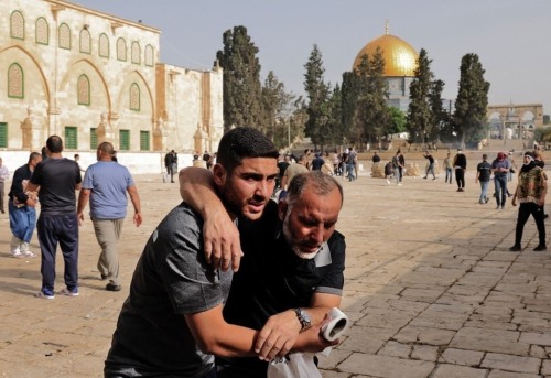 Al-Aqsa Under Attack right now in a brutal way, israel occupation forces attack Palestinian women, t