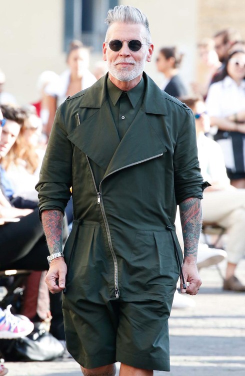 monsieurcouture:  monsieurcouture:  Ports 1961 S/S 2016Menswear Pitti Uomo Florence  MONSIEURCOUTURE