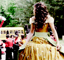 tumblr_myzvehINaj1re6b1fo3_r1_250.gif