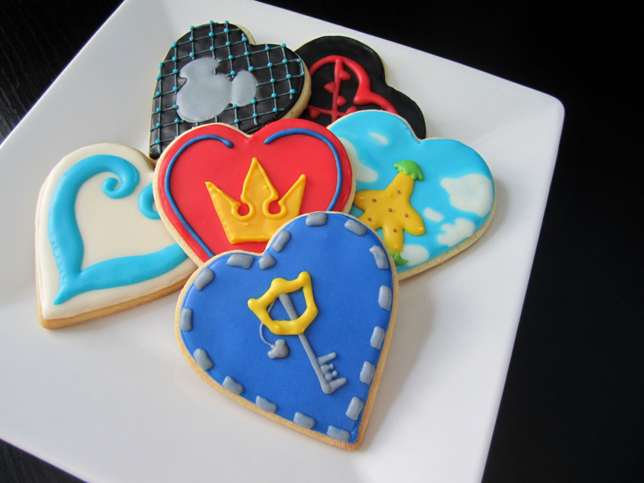 xteaandcuriosityx:  Kingdom Hearts Inspired Cookies! Just in time for the release