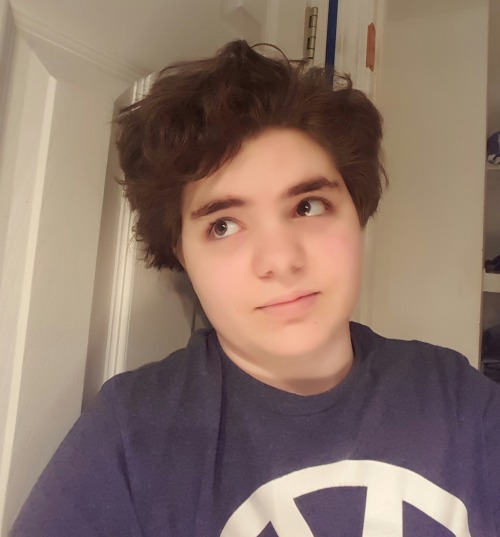ben-yatta:  syyd:  hey its me. your favorite broccoli kid  it’s the syd miester!