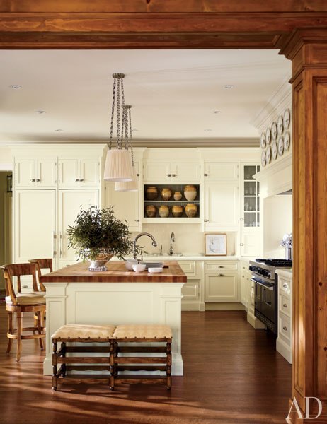 georgianadesign:  Timothy Corrigan gardener’s cottage in Lake Forest, IL. Architectural