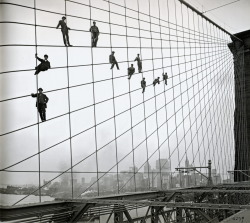 lofticries: Brooklyn Bridge Workers, 1914.