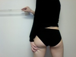 sullenlikesex:  | more pale here |