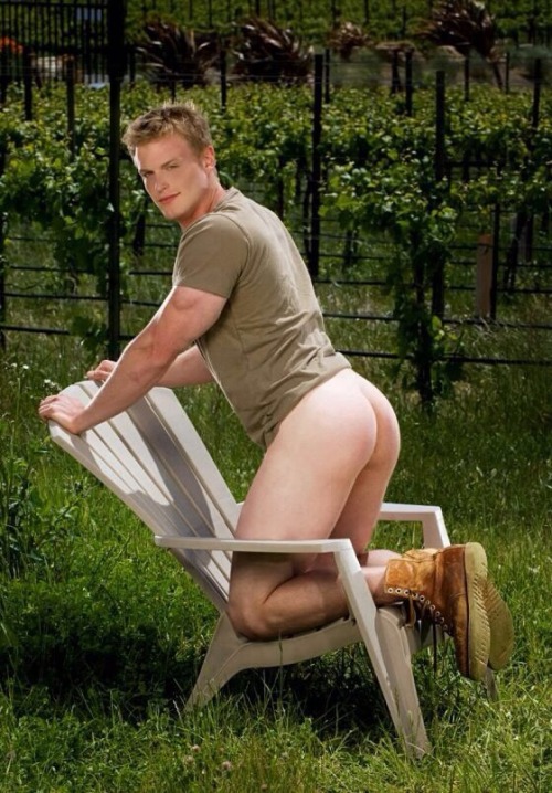dashboardbutts:   Paradise By The Dashboard Butts For more hot butts follow: Dashboard Butts 