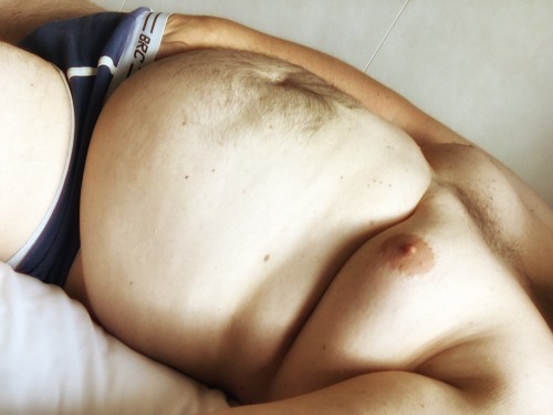 finbearcub:  Chub in bed …
