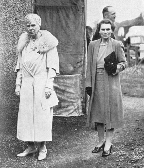 Queen Mary and the Duchess of Gloucester, 1943