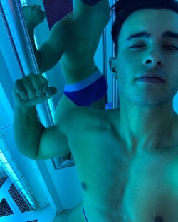 gymnastkid589:  #humpday today was a rainy day 🌧 so tanning seemed like a good idea 🙌