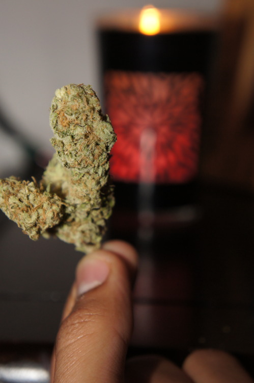 connotes:  snapshot of this nug I’m bout to break apart 