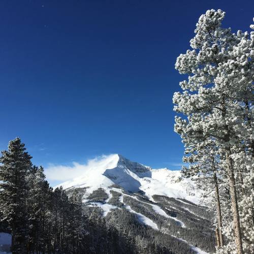 The slopes are calling. l : IG user nathanielph