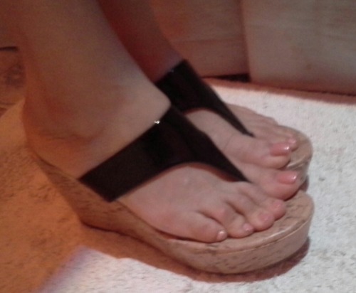 Kileena is a beautiful el Salvadoran gal in her 30’s that I had met.These thongs showed off a perfec