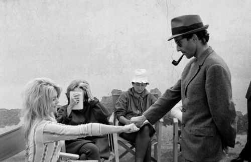 fuckyeahdirectors: Brigitte Bardot and Jean-Luc Godard during the filming of Le Mepris (1963)