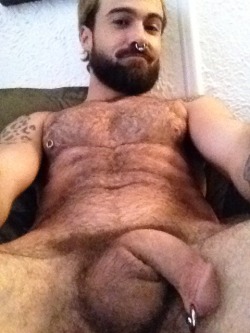 chitownslutchuck:  Just hanging out. :D 