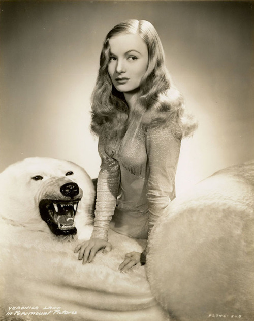 gmgallery:  Veronica Lake, 1942www.stores.eBay.com/GrapefruitMoonGallery porn pictures