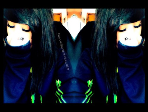 biteyourlipandfakeitlx:  have another edited selfie because I have nothing better to do with my life.  HAIR.  <3