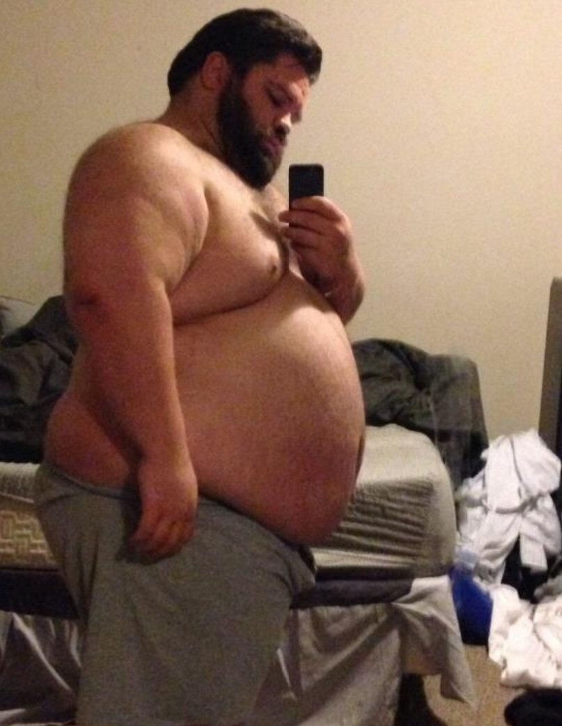 wanting2beowned:  ursus–obesus:      a very handsome young Big Owner!!