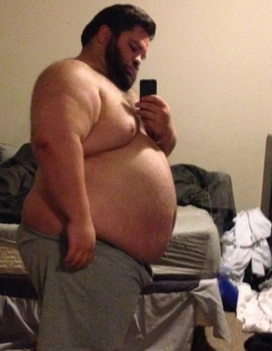 wanting2beowned:  ursus–obesus:      a very handsome young Big Owner!!