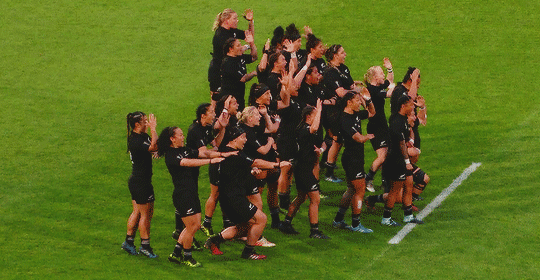 barfy: starwarsolo: New Zealand’s Black Ferns perform their pre-game haka during